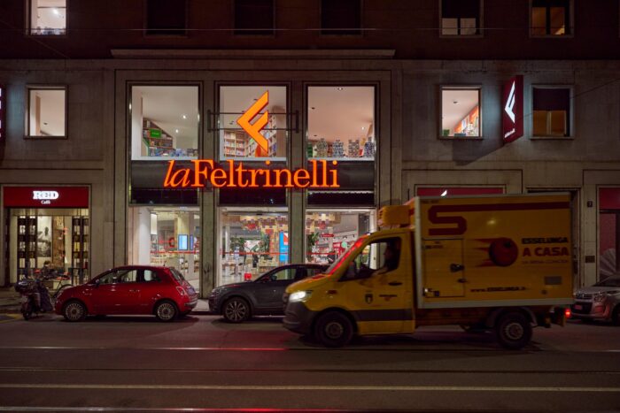 Feltrinelli Esselunga a casa