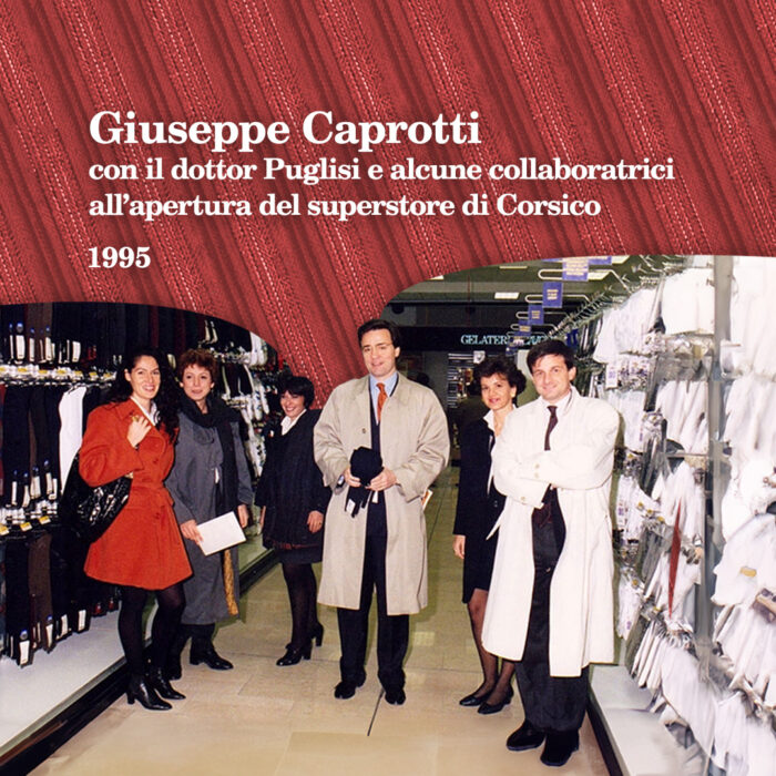Giuseppe Caprotti con il dottor Puglisi e alcune collaboratrici all apertura del superstore di Corsico, 1995