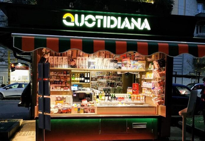 Quotidiana edicola convenience store a Milano 1 (2)