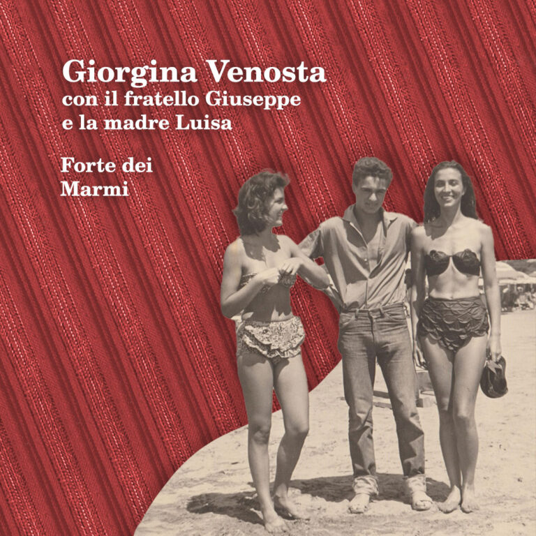 Giorgina Venosta a Forte dei Marmi con sua madre e suo fratello