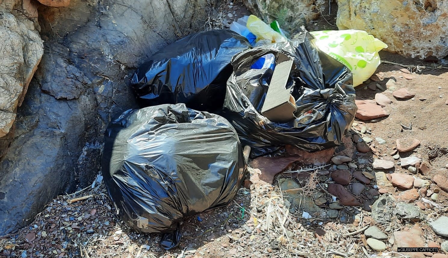 Mediterraneo Grecia immondizia agosto 2023