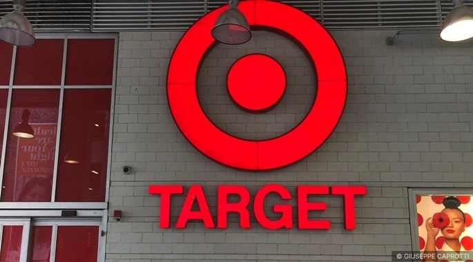 Target-insegna-NY-East-River-Plaza-2019 tagliata
