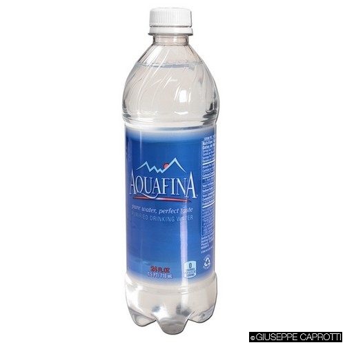 aquafina bottiglia